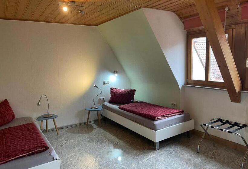 غرفة قياسية ثلاثية, Ferienwohnungen Monteurzimmer Zur Silbernen Kanne
