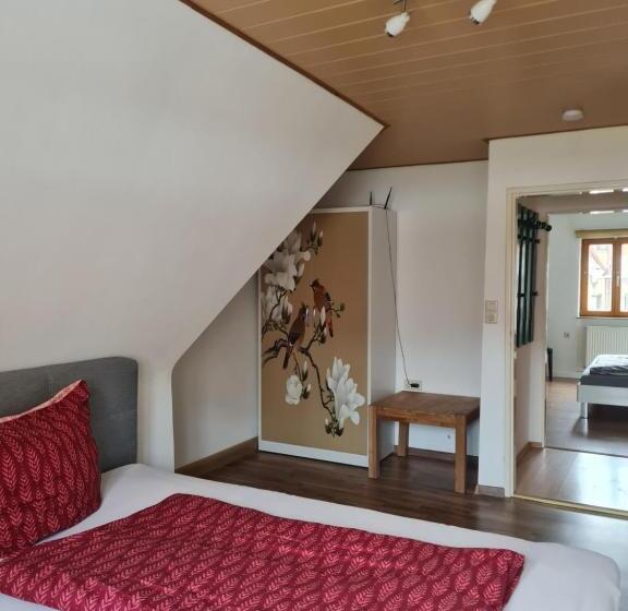 شقة 3 غرف, Ferienwohnungen Monteurzimmer Zur Silbernen Kanne