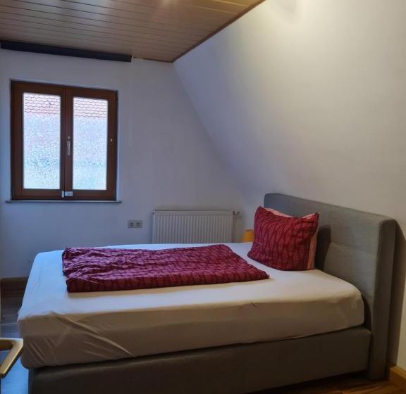 شقة 3 غرف, Ferienwohnungen Monteurzimmer Zur Silbernen Kanne