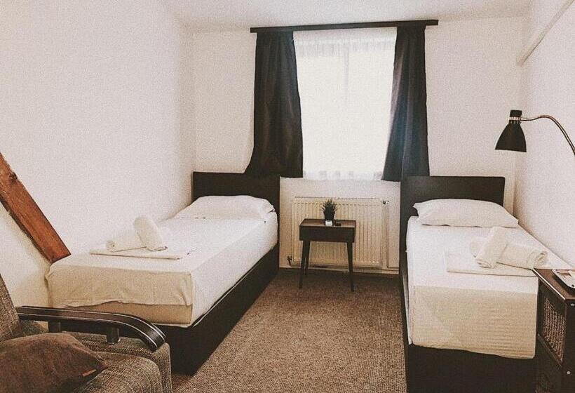 اتاق استاندارد سه نفره, Gasthof Sara