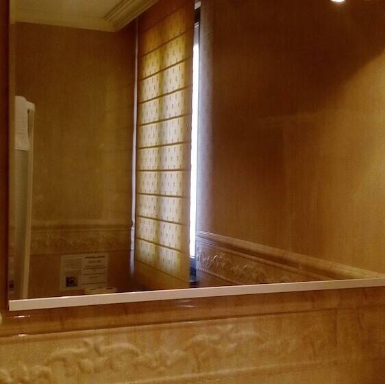 اتاق خانوادگی, Hostal Granada