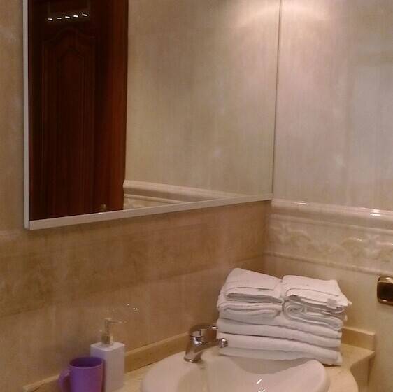اتاق خانوادگی, Hostal Granada