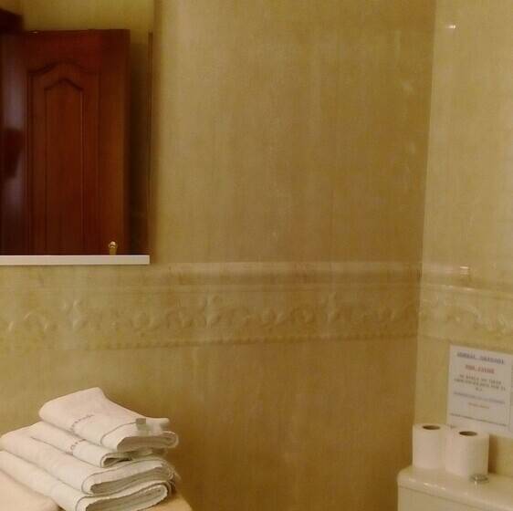 اتاق استاندارد سه نفره, Hostal Granada