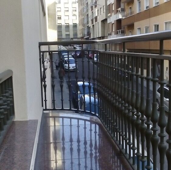 اتاق خانوادگی, Hostal Granada