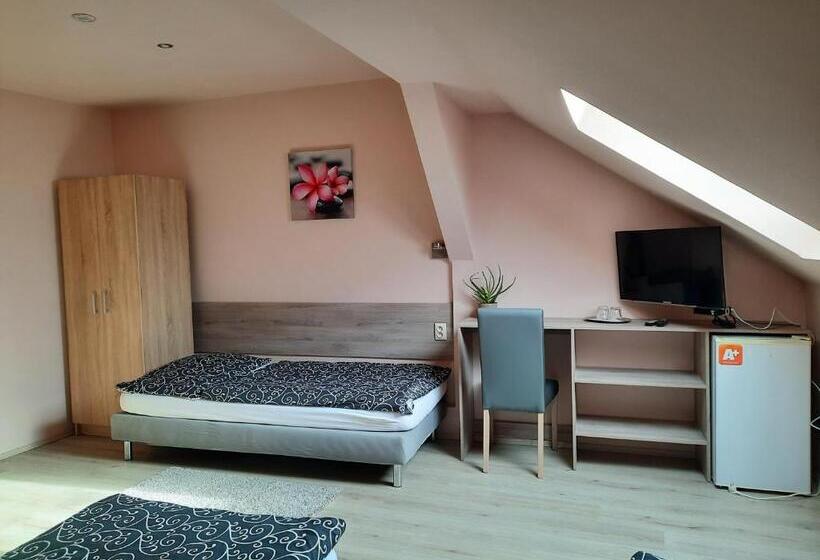 Chambre Triple Standard, Penzion Avena