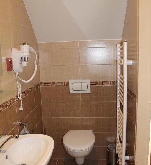 Chambre Triple Standard, Penzion Avena