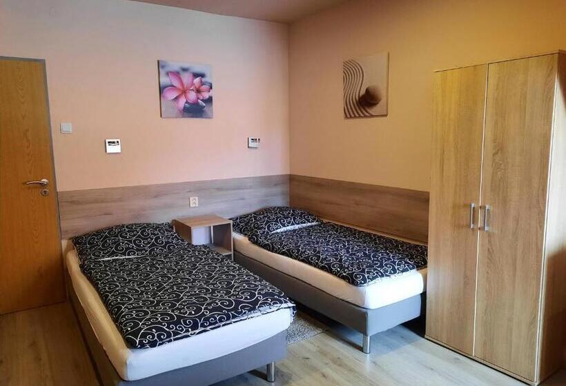 Chambre Quadruple Standard, Penzion Avena