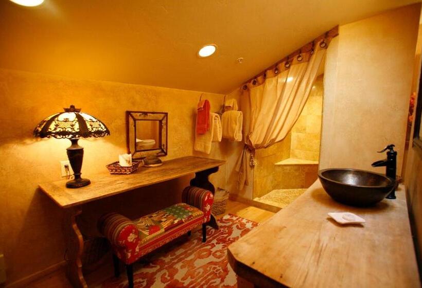 펜트하우스 스위트, Swan River Inn