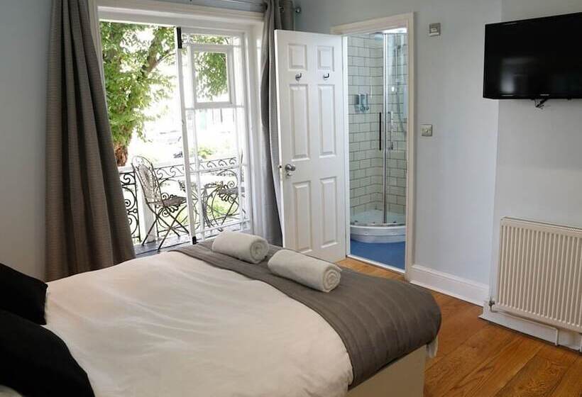غرفة قياسية, Churchill Guest House