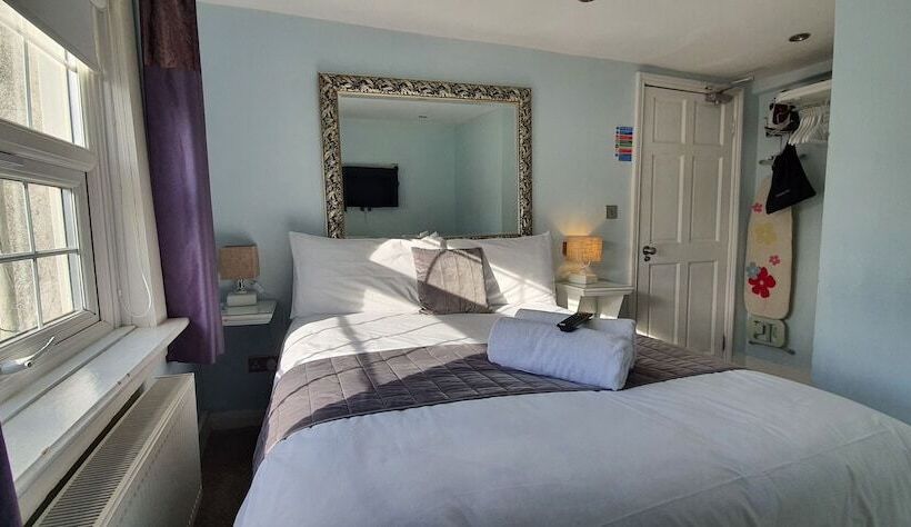 غرفة قياسية, Churchill Guest House