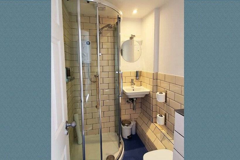 غرفة قياسية, Churchill Guest House