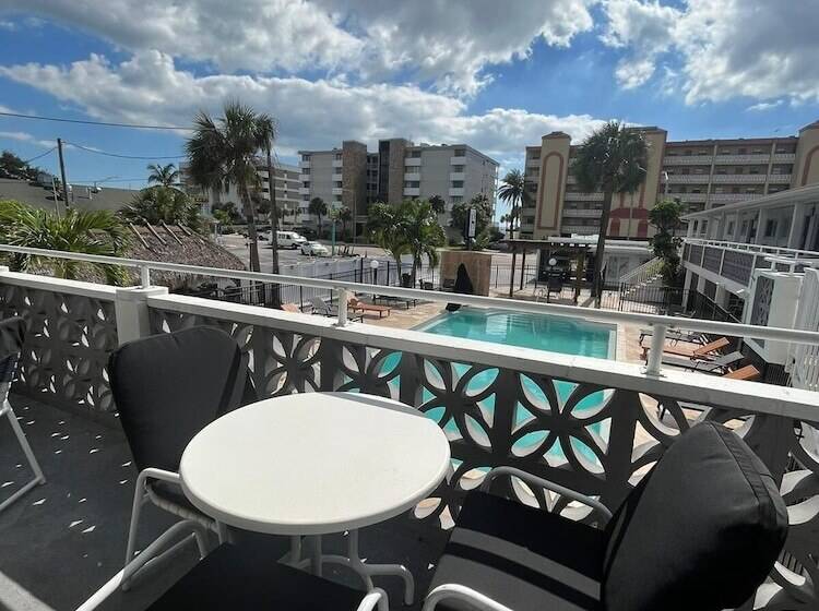 스위트, Holiday Isles Resort
