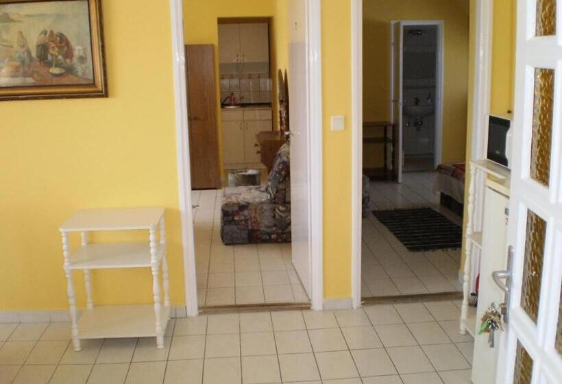Апартаменты 2 Спальни, Tarr Tímea Apartmanok