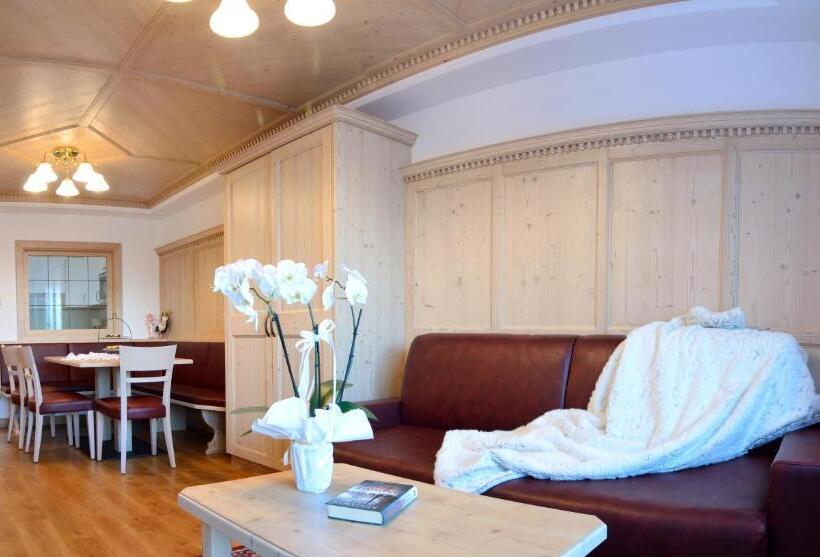 Апартаменты 2 Спальни с Балконом, Residence Isabell