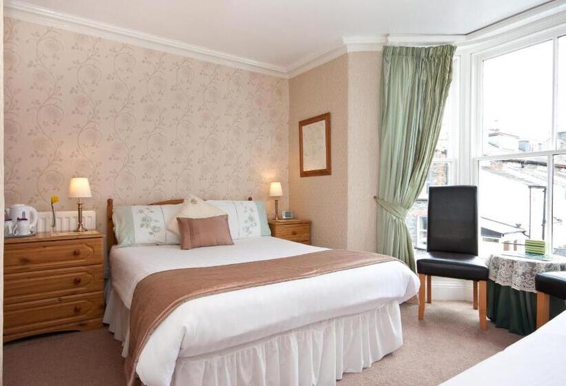 Номер Deluxe, Leonards Field House