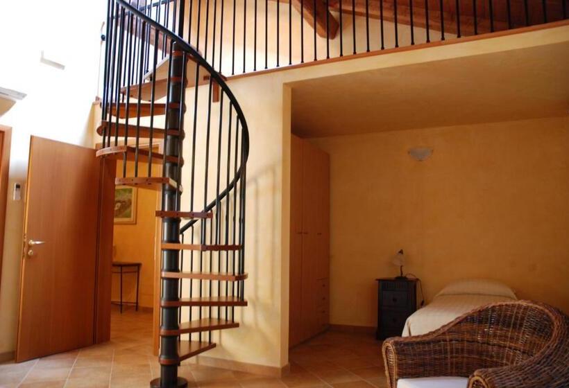 Трехместный Номер Стандарт Вид на Сад, Agriturismo Flabeto