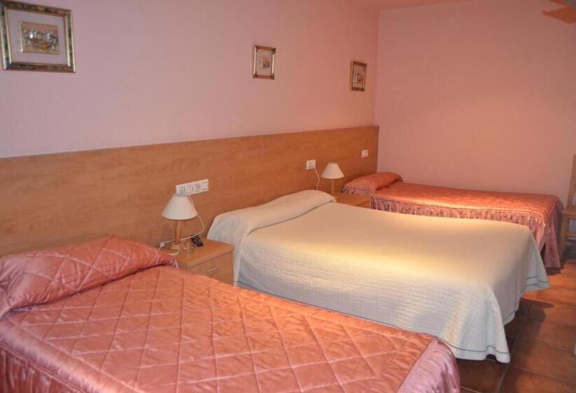 اتاق استاندارد سه نفره, Hostal Arévacos