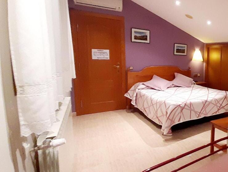 Номер Стандарт Трехместный, Hostal Casa Castro
