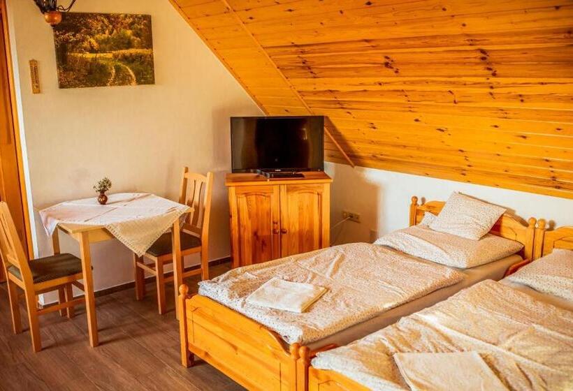 Номер Deluxe, Nosztalgia Vendégház