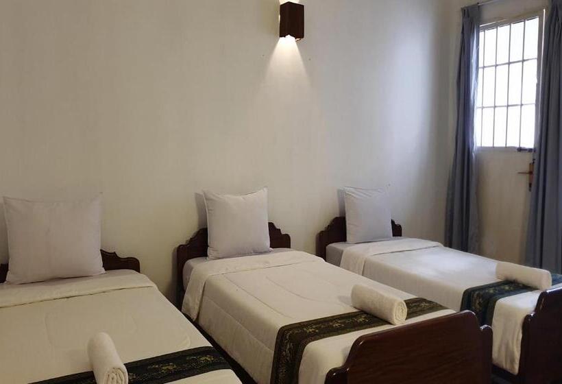 Номер Стандарт Трехместный, Smiley's Guesthouse