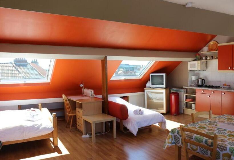 اتاق استاندارد سه نفره, Brussels Bnb