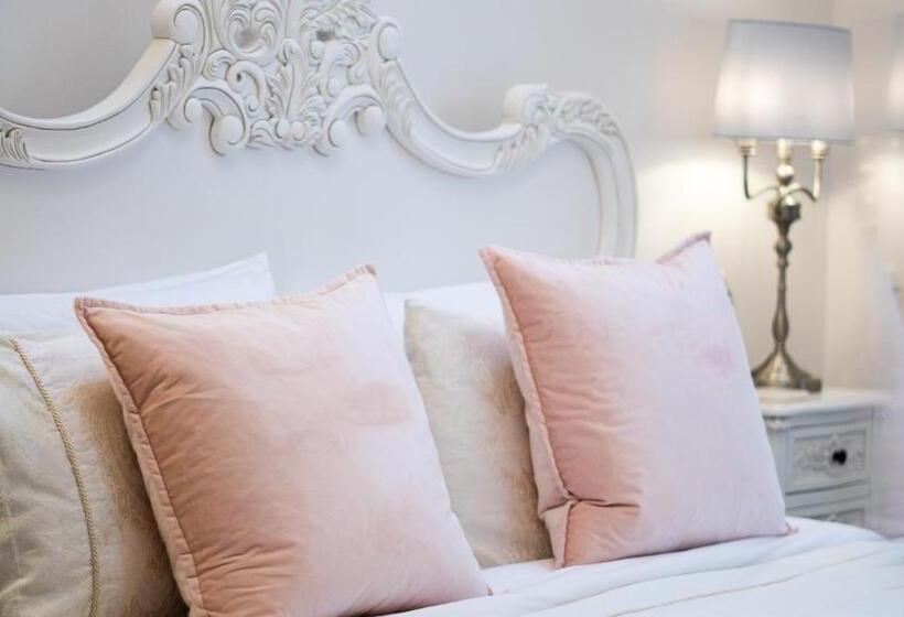 Номер Deluxe Кровать Кинг, Trefoil Guest House