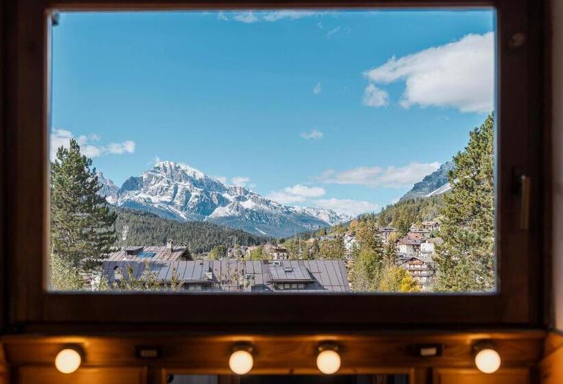 1 Bedroom Penthouse Apartment, Locanda Montana