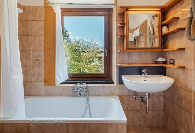 آپارتمان 1 خوابه با تراس, Locanda Montana