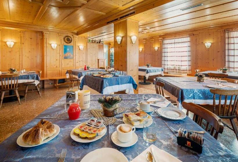 اتاق لوکس با بالکن, Locanda Montana
