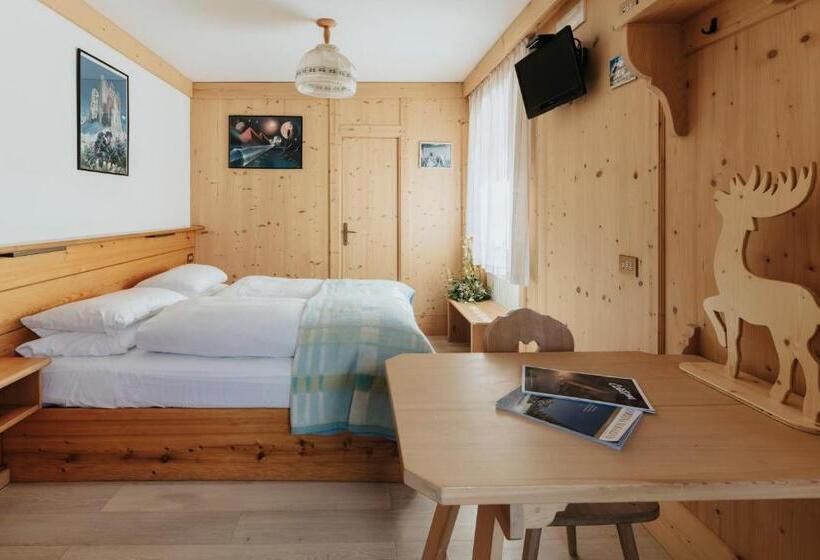 اتاق لوکس با بالکن, Locanda Montana
