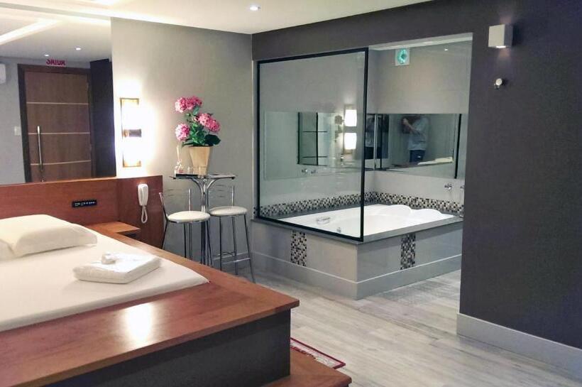 ماستر سويت, Motel Cisne Blumenau