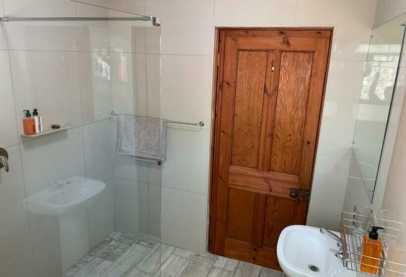 اتاق استاندارد, Mountain Dew Guest House