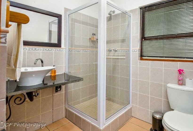 اتاق استاندارد, Mountain Dew Guest House