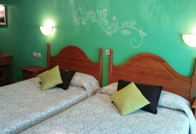 Номер Стандарт с Террасой, Hostal Ekaitza