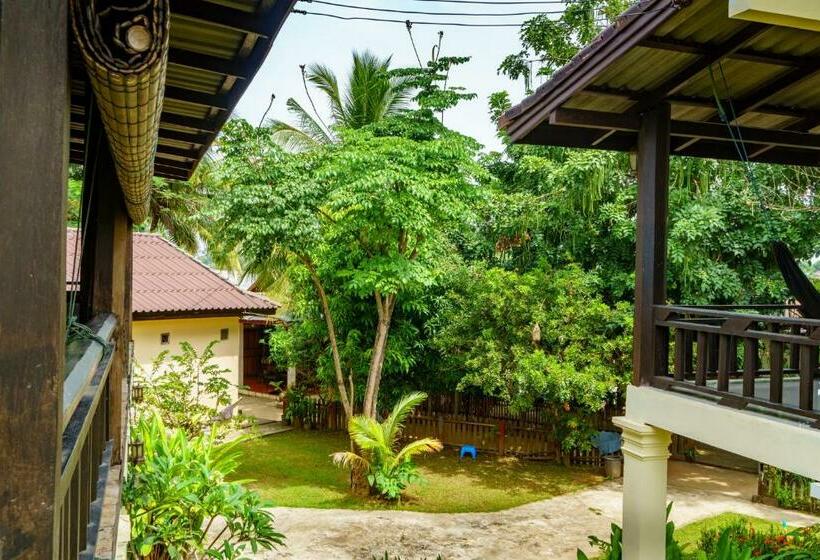 Номер Стандарт с Балконом, Mr Tho S Bungalows