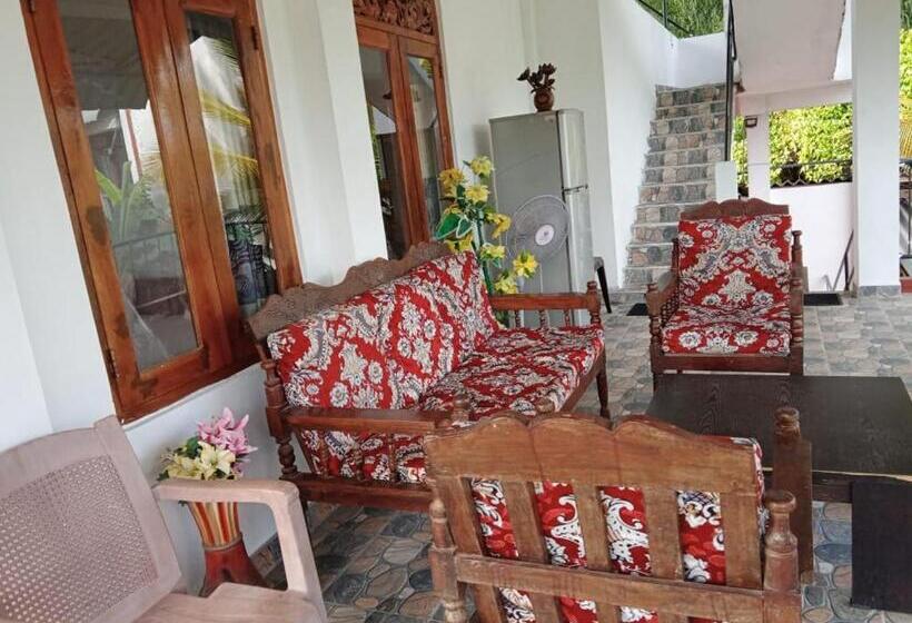 Quarto Estandar com Sacada, The Rock Face