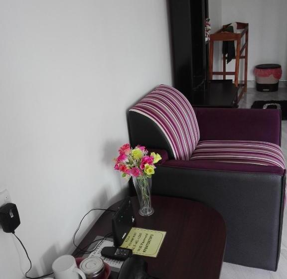 Quarto Deluxe com Vistas, The Rock Face