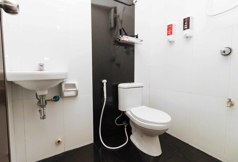 Номер Стандарт, Reddoorz Near Bambang Station