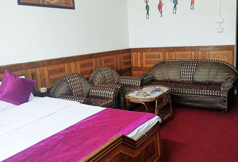 Номер Deluxe, Goroomgo Tribhuwan Ranikhet