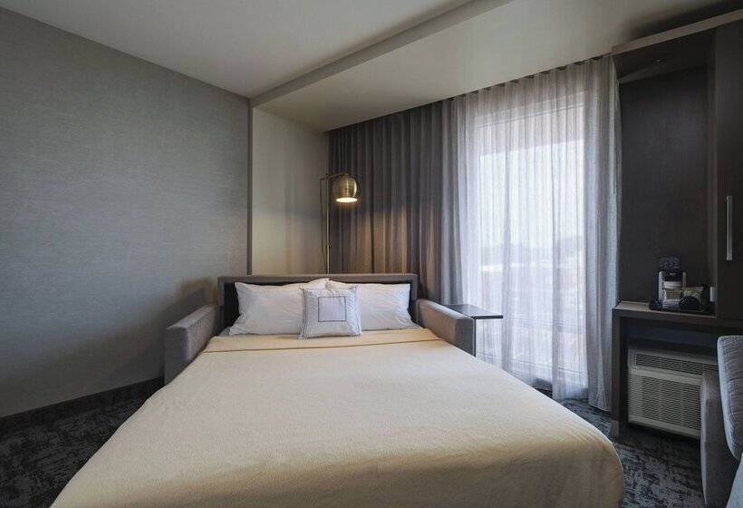 Люкс, Courtyard St. Louis Brentwood