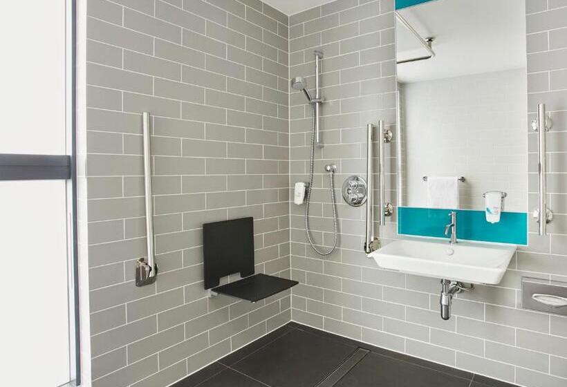 장애인을 위한 스탠다드 룸, Holiday Inn Express   Wiesbaden, An Ihg