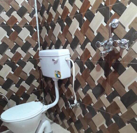 Quarto Economy, Mother Hostel