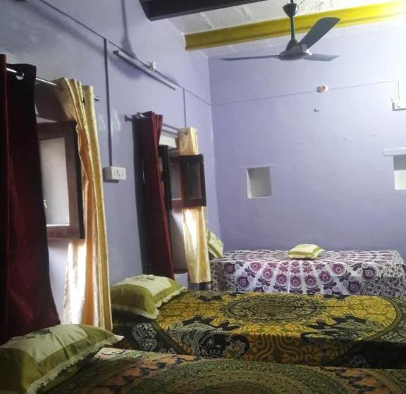 Quarto Familiar, Mother Hostel