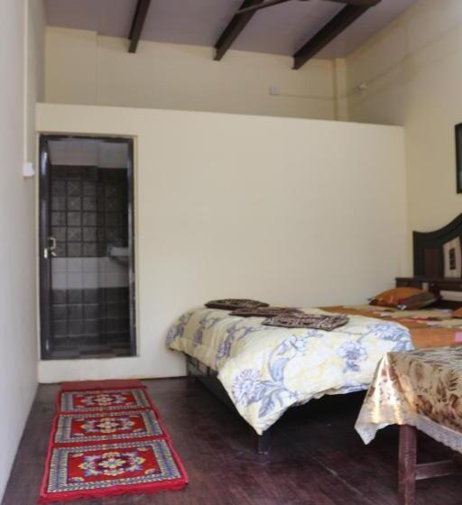 Quarto Deluxe, Mother Hostel