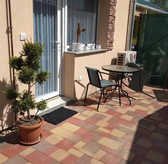 חדר דחוקס עם מיטת קינג, Tulipán Apartmanház