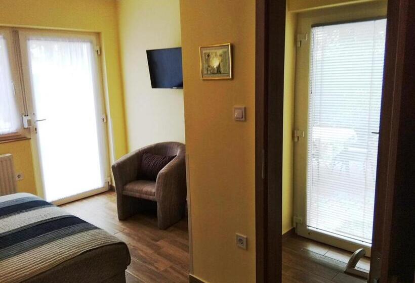 חדר דחוקס עם מיטת קינג, Tulipán Apartmanház