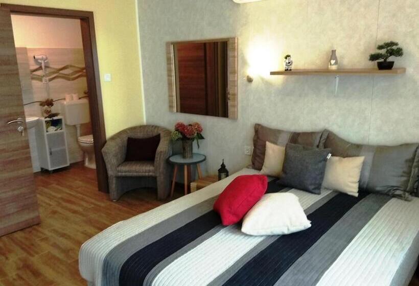 Номер Deluxe Кровать Кинг, Tulipán Apartmanház