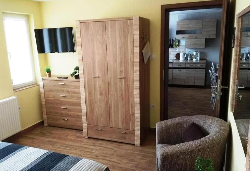 בקתת חדר, Tulipán Apartmanház