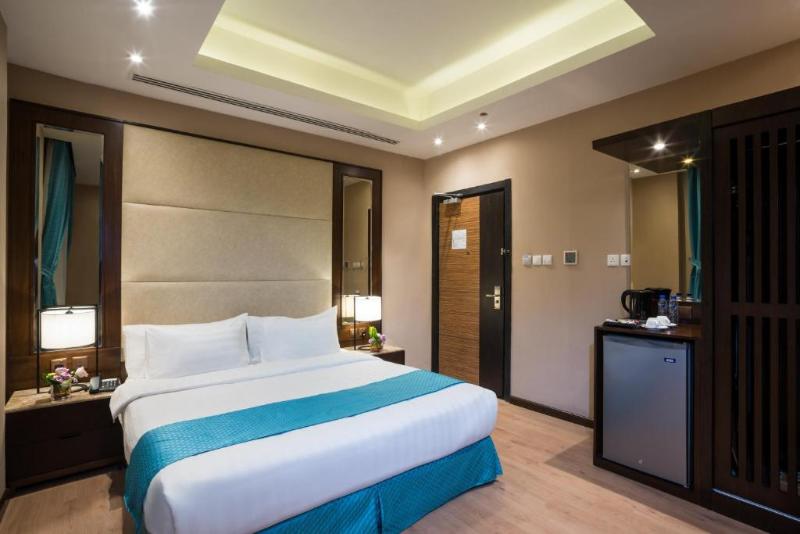 Номер Стандарт, Naviti Warwick Dammam