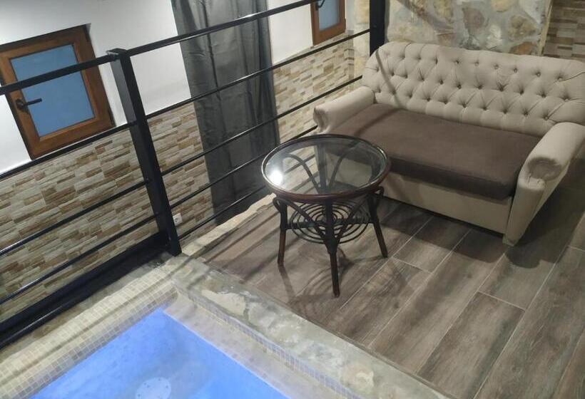 Люкс с Бассейном, Posada Rural Spa Granja La Tejera De Lozoya